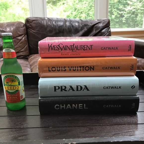 "CATWALK" Books: CHANEL*YSL*Louis Vuitton *DIOR~ - Picture 7 of 9